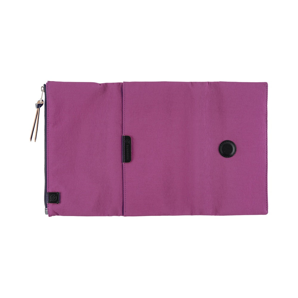 A Hobonichi Weeks Tragen cover in the color Purple.