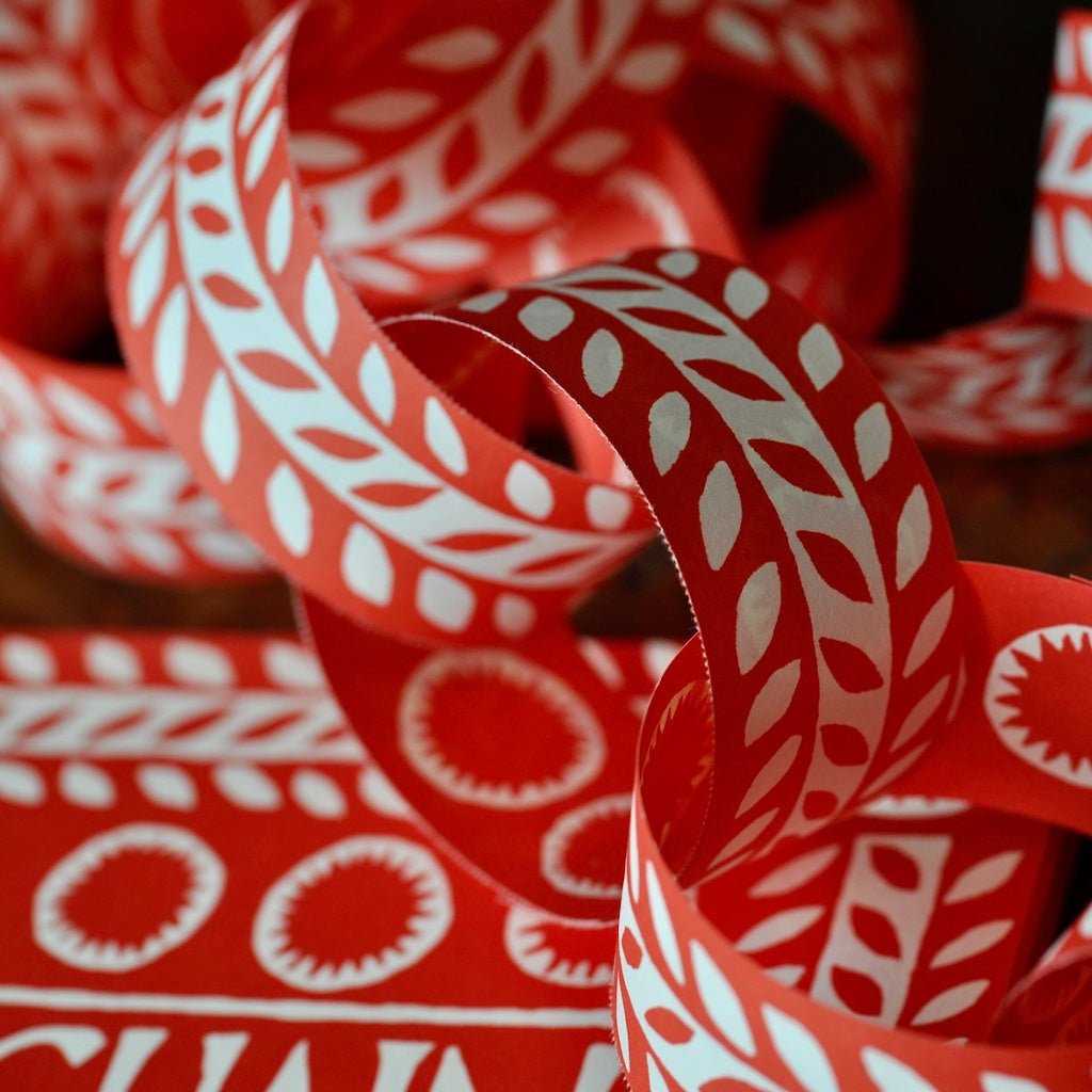 Close-up of assembled red and white paperchain.