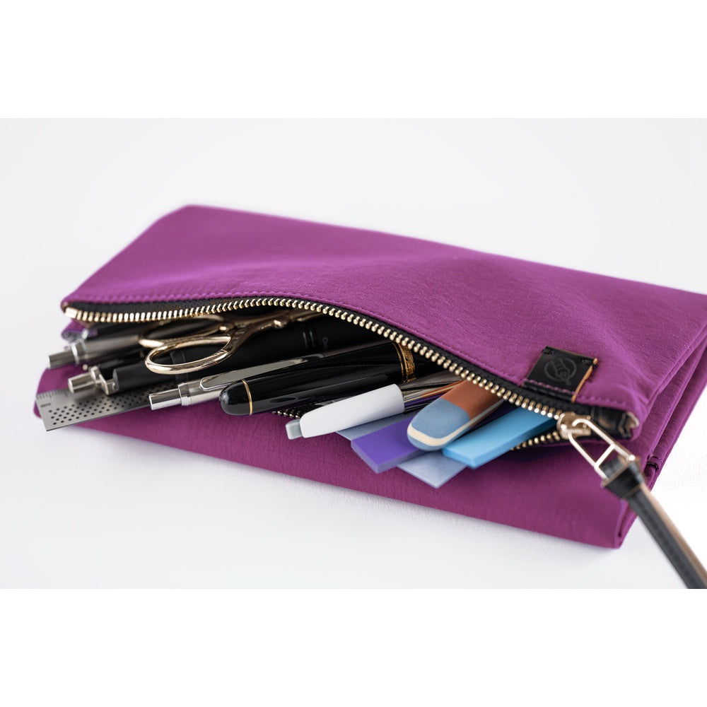 A Hobonichi Weeks Tragen cover in the color Purple.