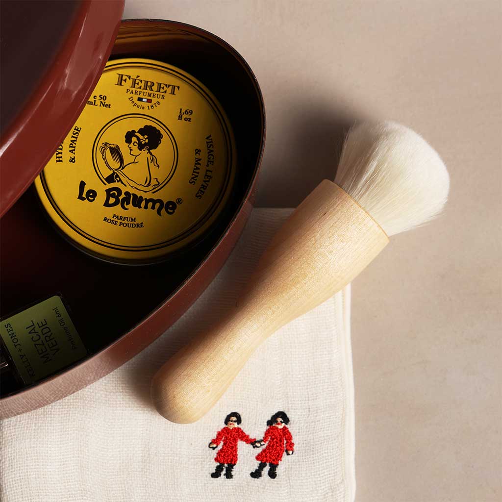 Iris Hantverk Kabuki Makeup Brush | Boston General Store