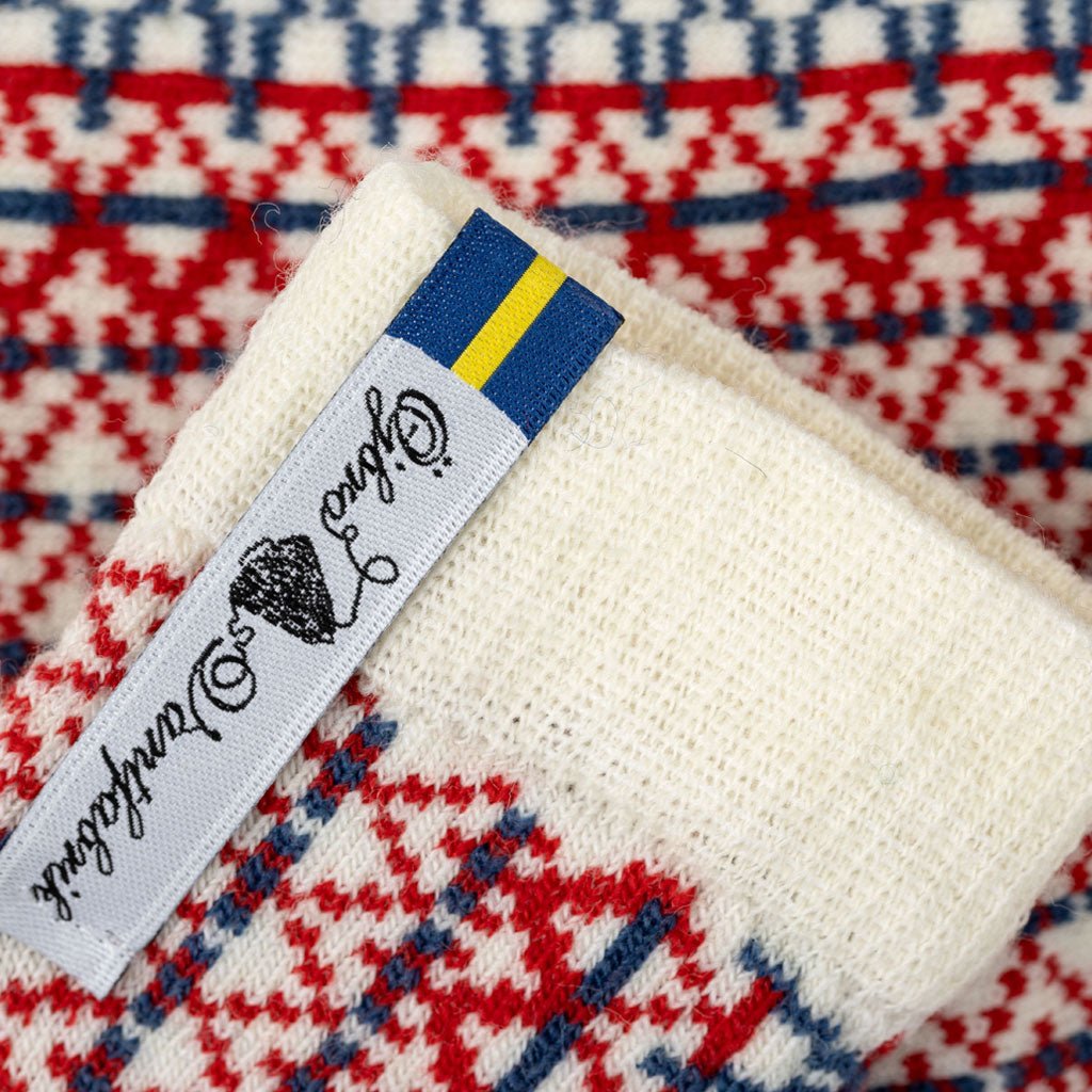 Textile product with a label on a patterned fabric background