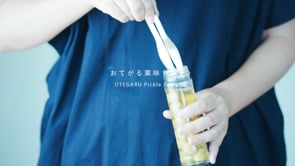 Video showing conte stainless steel pickle tongs in use
